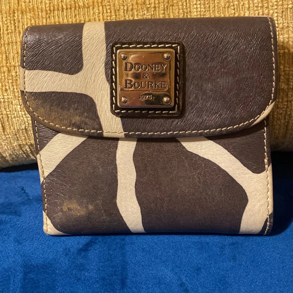 Dooney and Bourke Rare and Retired Vintage Giraffe Print Handbag and Wallet - Picture 9 of 16